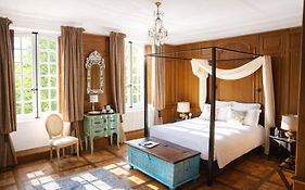 Manoir La Meffrais 1741- Parking Privé sur Place - B&B Élégant à 3 min de Dinan